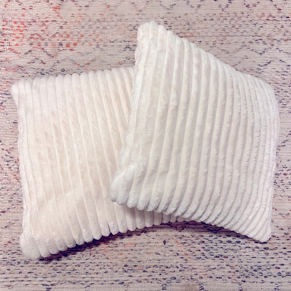 Twin White Throw Pillows Fuzzy